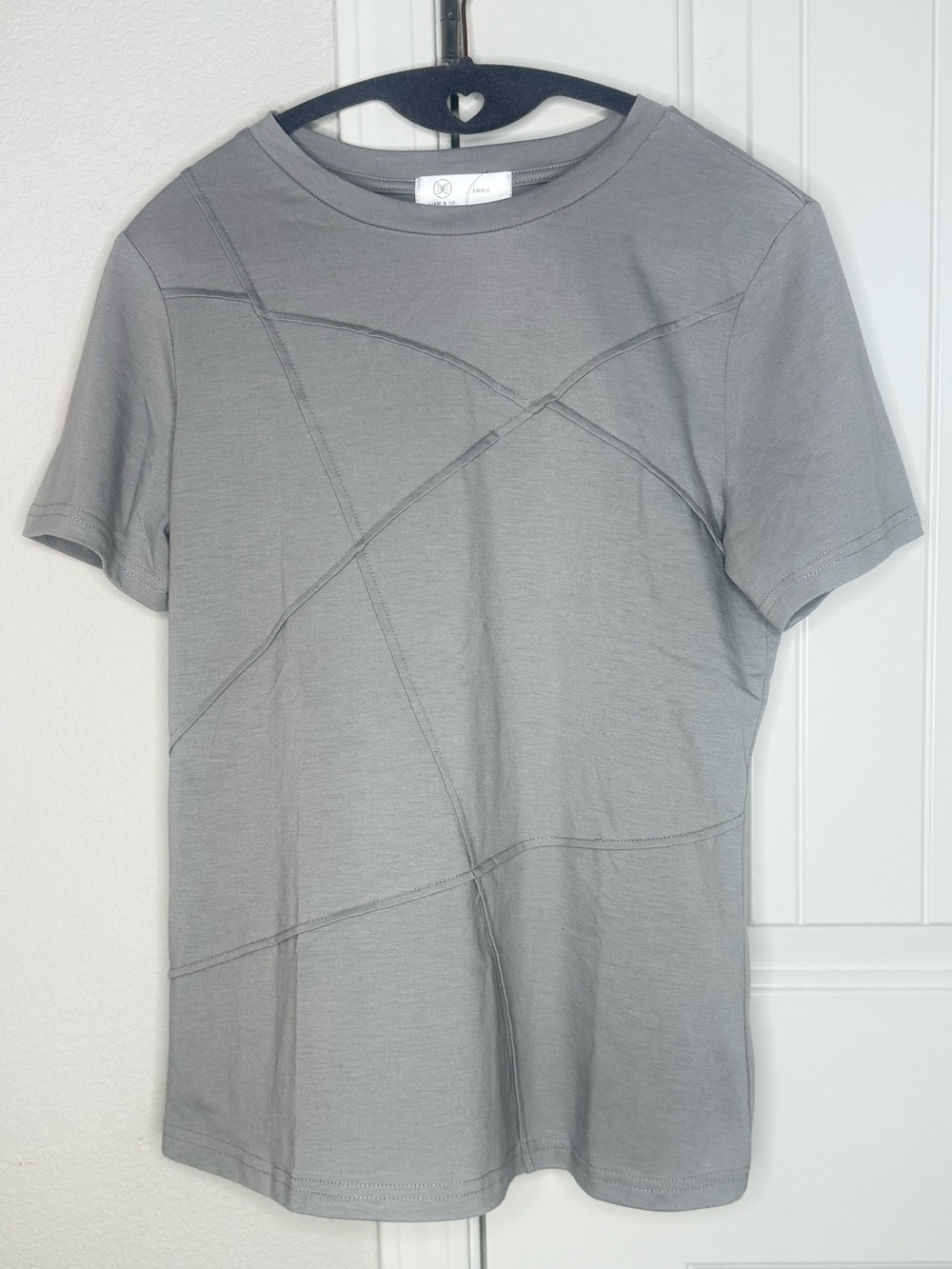 Liam & Co Gray Exposed Seam Short Sleeve Top Small